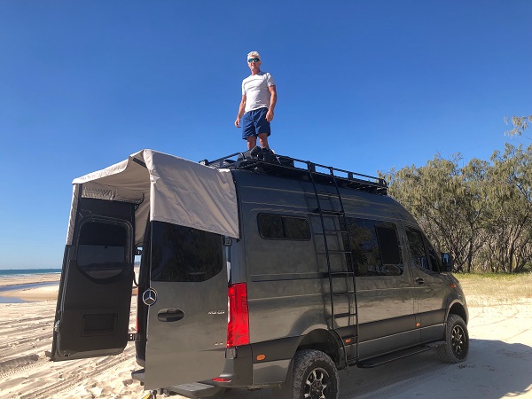 Magnetic Awning for Rear of Vehicles with Barn Doors